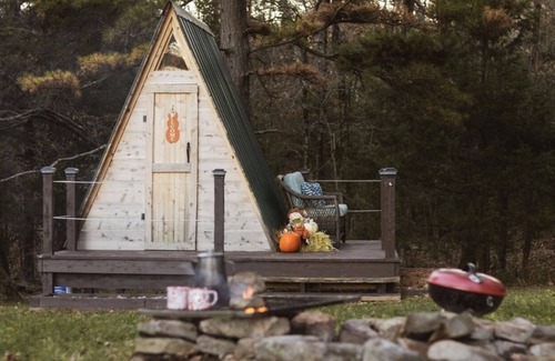 Kingston RV Rental | Two cozy pods with water tower