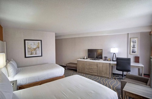 South Portland Hotel | Two Family Ready Room | Free Breakfast and Parking | Free Airport Shuttle