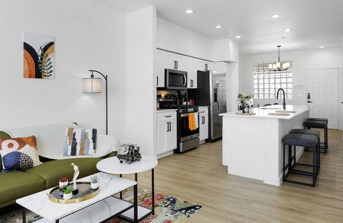 Glendale Sports and Entertainment District Apartment | TWO Glendale CozySuites with Pool 2 & 9