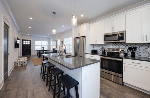 Charlotte Park Apartment | Two Gorgeous Homes- 20 Guests- Amazing Location