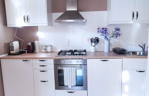 Loschwitz House | Two-storey house with dishwasher and washing machine