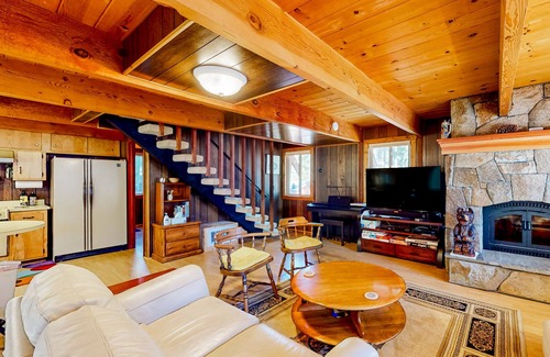 Comstock Acres Cabin | Two-story cabin with a wood fireplace, washer/dryer, & decks