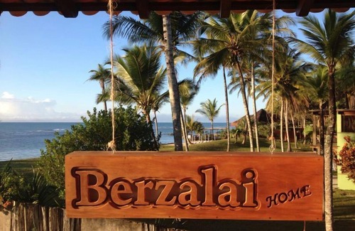 Arraial d'Ajuda Villa | Two-story house with independent entrances to upper and lower floors.