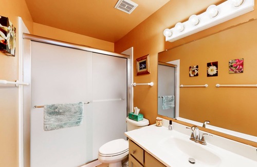 Town Center Condo | Two-story mountain view condo with furnished terrace, fast WiFi, hot tub, & pool