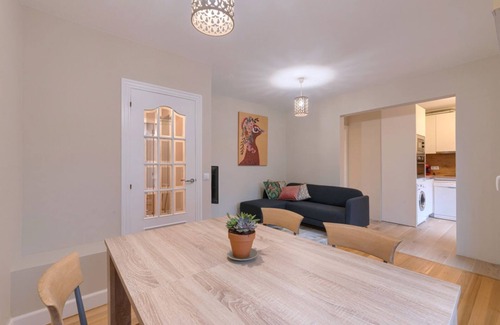 Bilbao Apartment | Txurdinaga renovated apartment with garage and wifi