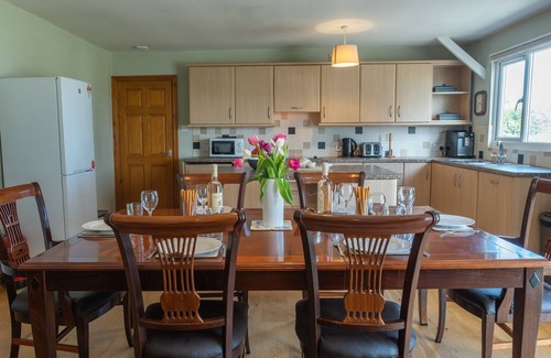 Rhyd-y-clafdy Cottage | Ty Bach, Llanbedrog - sleeps 6 guests in 3 bedrooms