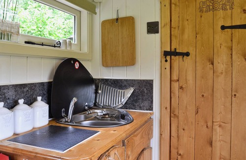 Llandrindod Wells Cottage | Ty Bach Shepherds Hut