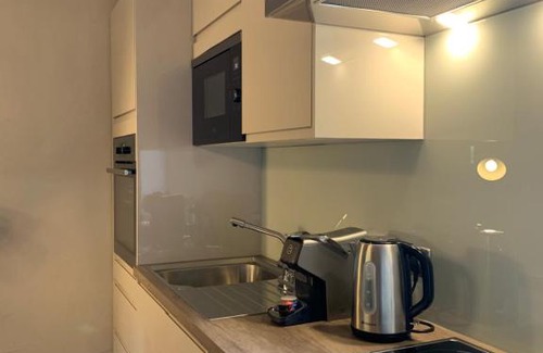 Tongwynlais Apartment | Ty Carreg Fach Staycation Cottage Cardiff