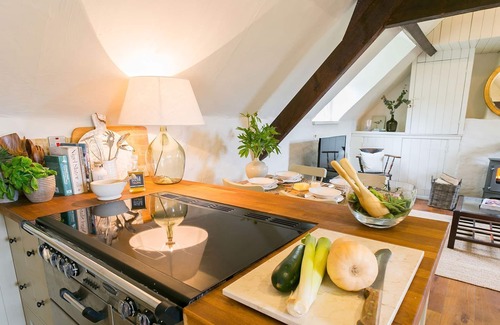 Pentraeth Cottage | Ty Fry Cottage - a cosy fire that sleeps 4 guests in 2 bedrooms