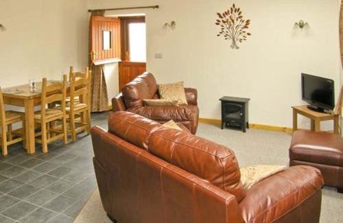 Capel Garmon House | Ty Isaf Penrhyddion