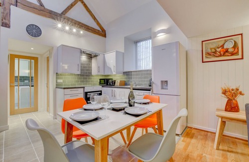 Machynlleth House | Ty’n Fron - Three Bedroom House, Sleeps 5