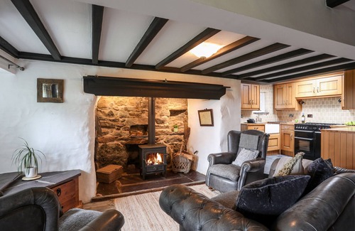 Rhyd-y-clafdy Cottage | TY NEWYDD, family friendly, with open fire in Llanaelhaearn