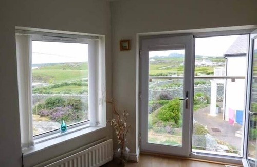 Trearddur Bay Cottage | Ty'r Enfys Bach - Upper