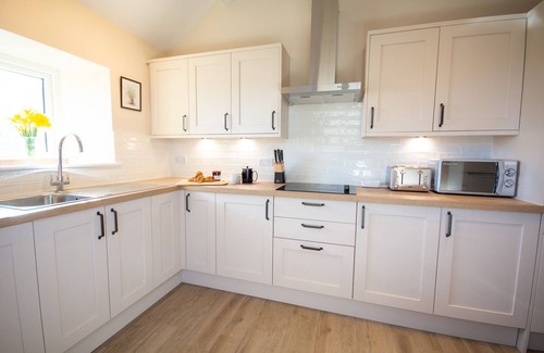 Rhoscolyn Cottage | Ty'r Garreg - sleeps 7 guests in 4 bedrooms