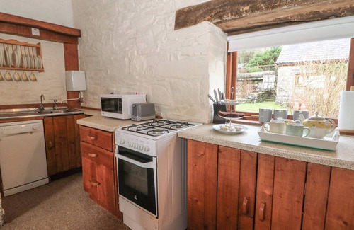 Llanybydder Cottage | Ty Tarw