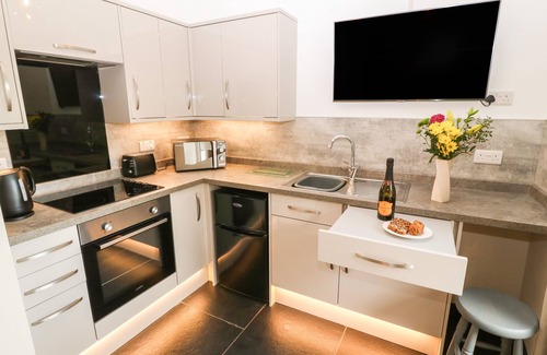 Llanystumdwy Cottage | TYDDYN SIANEL - CELYN, romantic, country holiday cottage in Criccieth