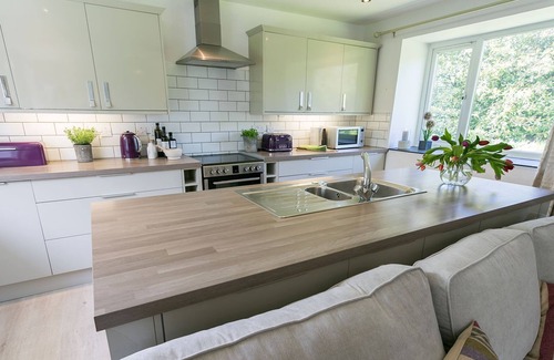 Bodorgan Cottage | Tyn Llidiart - a remote that sleeps 3 guests in 2 bedrooms