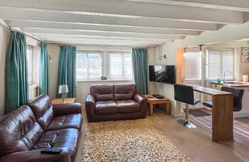 Mold House | Tyn Y Celyn - Uk48801