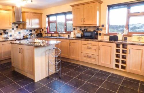 Llanbadarn Fynydd House | Tynddol Bungalow