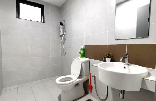 Seri Kembangan Apartment | TypeA-10pax-5Bedroom-Balcony-TheMines-IOICityMall-UPM-C180