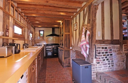 Saint-Evroult-de-Montfort Cottage | Typical cottage with garden, pets allowed, WIFI included