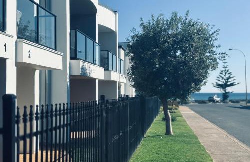 Moana Apartment | U2 at Moana Beach Esplanade - Exclusive 2 Bdrm Apt - WiFi - Spa - Pet Friendly