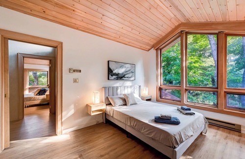 Arlington Heights Resort | Ultimate Fun Celebrity Mansion Private Dance Floor Pickleball Courts