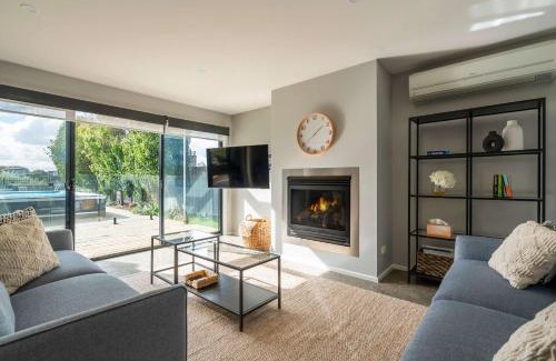 Torquay House | Ultimate Luxury family Home With Spa Pool