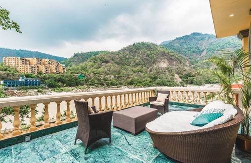 Tapovan Villa | Ultimate Luxury with Infinity Pool & Private Ghat