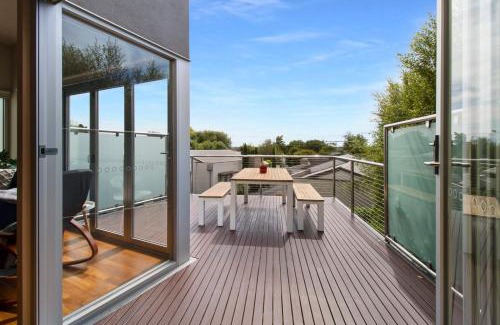 Mount Gambier House | Ultra Modern 3BR Mt Gambier Holiday Home