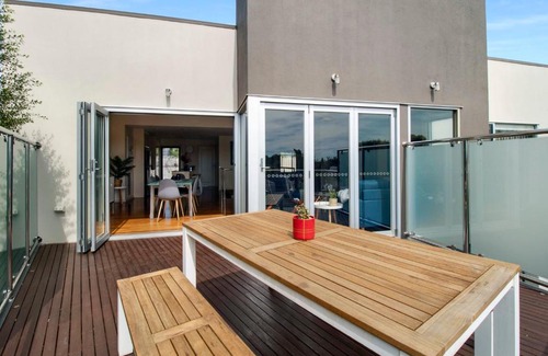 Mount Gambier House | Ultra Modern 3BR Mt Gambier Holiday Home