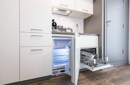 Ostend Apartment | Umquam Frankfurt l Modern Studio Good Located King Bed