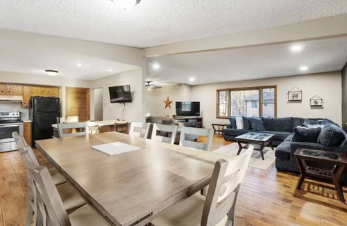 Lake Harmony House | Unforgettable escape at Harmony Haven nestled in the tranquil Pocono Mountains!