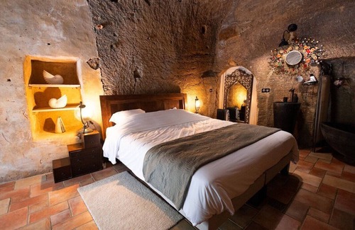 Doue-la-Fontaine House | Unforgettable Night in a Troglodyte Cave Home