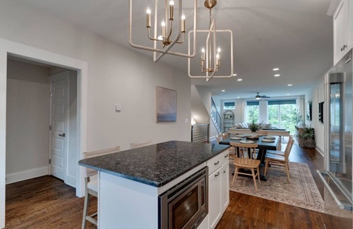 Eighth Avenue House | Unforgettable Townhome-Close to Broadway-10 Beds!