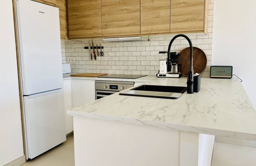 Torre del Mar Apartment | Unik Utsikt och Unik Inredning i Nybyggt hus Nära Stranden