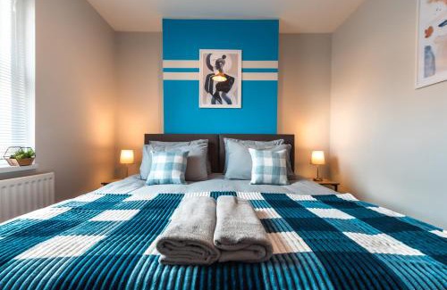 Southampton House | Unique 4 Bedrooms-Sleeps 8-Long Term Disc-Driveway