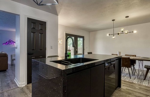 Kodak Apartment | Unique 4bed 3bath A-frame