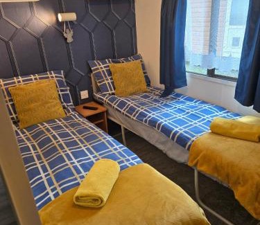 Girvan Apartment | Unique Caravan with Outdoor Space