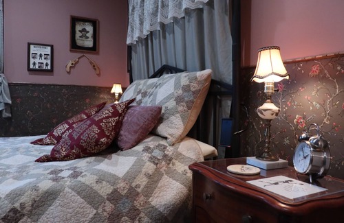 Palmer Bed & Breakfast | Unique & Imaginative: Time Traveler's B&B in Downtown Palmer