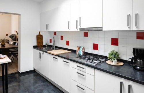 Haringrode House | Unique Parking Access, Xl Home W Parking Option