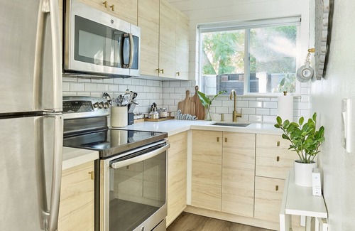 Fullerton House | Unique Private & Cozy Tropical Guesthouse Near Disney/LA