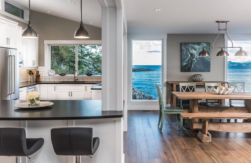 Beachcomber House | UNIQUE RESIDENTIAL OCEANFRONT PROPERTY ON VANCOUVER ISLAND