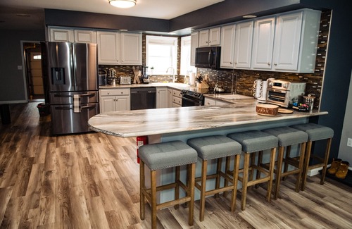 Stroudsburg Cabin | UNIQUE STAY, HOT TUB, MOVIE THEATER, BAR, GYM