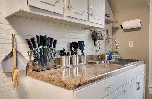 Clarksville Condo | Unit #4 117 Marion St