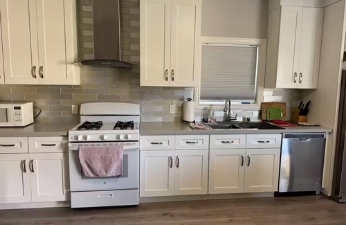 Centerville Apartment | Unit B-Work & Wander Fremont!