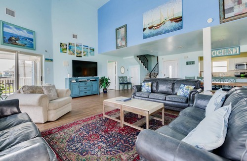 Galveston House | Unobstructed Front Row, Private Boardwalk to the beach! Pet friendly, Sleeps 20