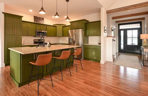Buena Vista House | Unobstructed Mountain Views - Close to Everything! in Buena Vista, 4bd