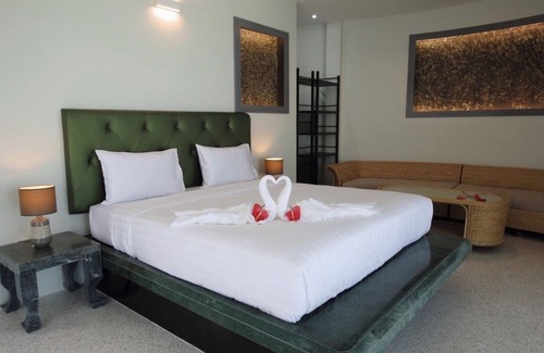 Khanom Resort | Unwind in Peaceful Khanom: Comfortable Stays, Tasty Thai Cuisine