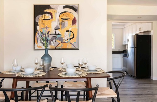 Citrus Grove House | Unwind in Spacious 2BR Apt | Sleeps 6 with Parking